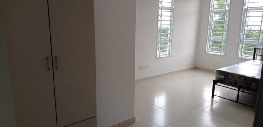 BUNGALOW HOUSE FOR RENT AT TAMAN SCIENTEX IMPIAN KELAPA SAWIT KULAI *