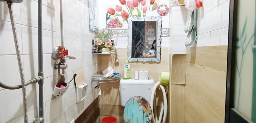 𝐓𝐚𝐦𝐚𝐧 𝐌𝐨𝐥𝐞𝐤 Paritially Furnished 1.5 Storey