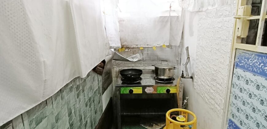𝐓𝐚𝐦𝐚𝐧 𝐌𝐨𝐥𝐞𝐤 Paritially Furnished 1.5 Storey