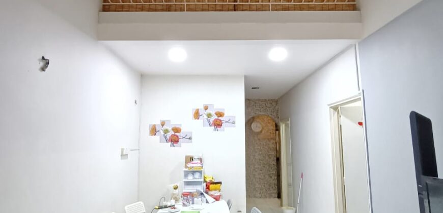 𝐓𝐚𝐦𝐚𝐧 𝐌𝐨𝐥𝐞𝐤 Paritially Furnished 1.5 Storey