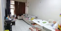 𝐓𝐚𝐦𝐚𝐧 𝐌𝐨𝐥𝐞𝐤 Paritially Furnished 1.5 Storey