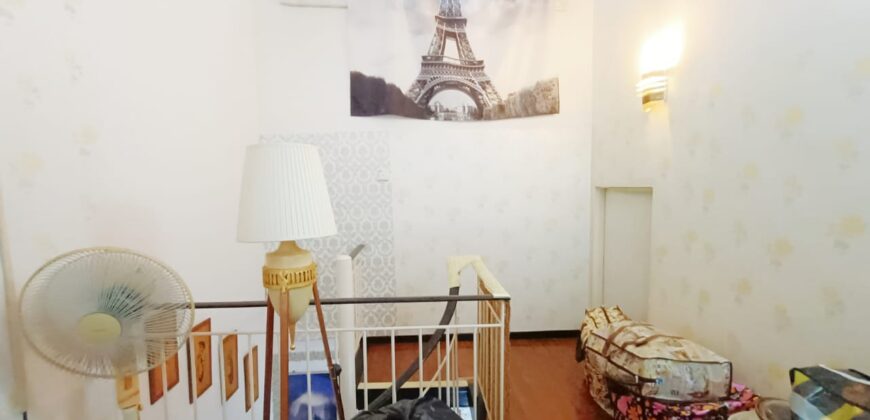 𝐓𝐚𝐦𝐚𝐧 𝐌𝐨𝐥𝐞𝐤 Paritially Furnished 1.5 Storey