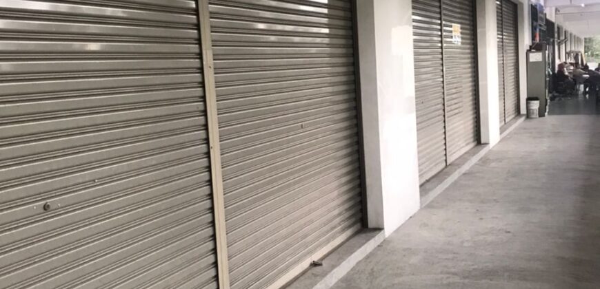 Taman Molek, Perumahan Molek Ria – Shop/Office Floor For Rent @ 1st Floor – Behind the Residential Area, Unblock View! *