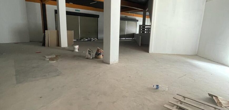 Taman Molek – Three Storey Shoplot, Ground Floor Corner Unit, Suitable For Cafe, Restaurant Business *