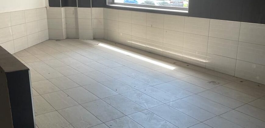 Taman Molek – Three Storey Shoplot, Ground Floor Corner Unit, Suitable For Cafe, Restaurant Business *