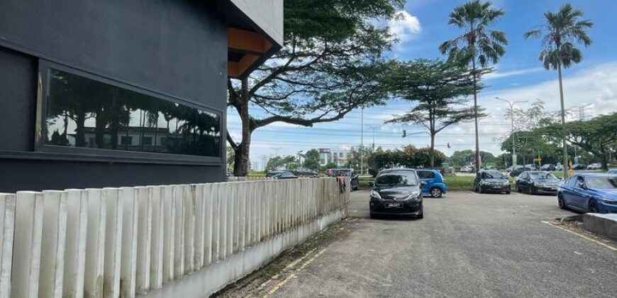 Taman Molek – Three Storey Shoplot, Ground Floor Corner Unit, Suitable For Cafe, Restaurant Business *