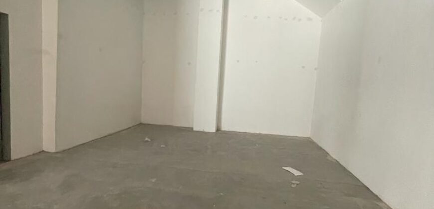Taman Molek – Three Storey Shoplot, Ground Floor Corner Unit, Suitable For Cafe, Restaurant Business *