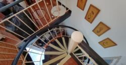 𝐓𝐚𝐦𝐚𝐧 𝐌𝐨𝐥𝐞𝐤 Paritially Furnished 1.5 Storey