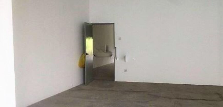 Taman Molek, Perumahan Molek Ria – Shop/Office Floor For Rent @ 1st Floor – Behind the Residential Area, Unblock View! *