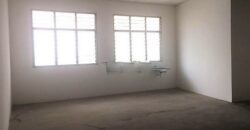 Taman Molek, Perumahan Molek Ria – Shop/Office Floor For Rent @ 1st Floor – Behind the Residential Area, Unblock View! *