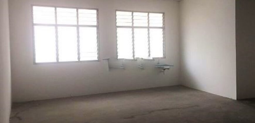 Taman Molek, Perumahan Molek Ria – Shop/Office Floor For Rent @ 1st Floor – Behind the Residential Area, Unblock View! *