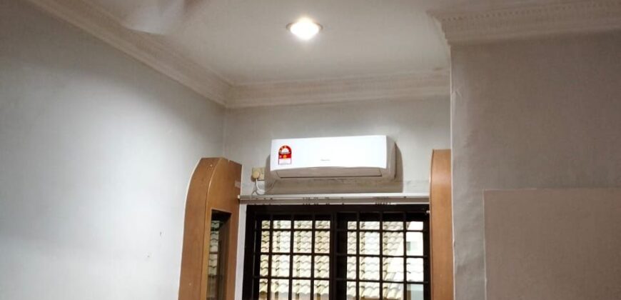 Mount Austin Mutiara Emas Double Storey House for rent