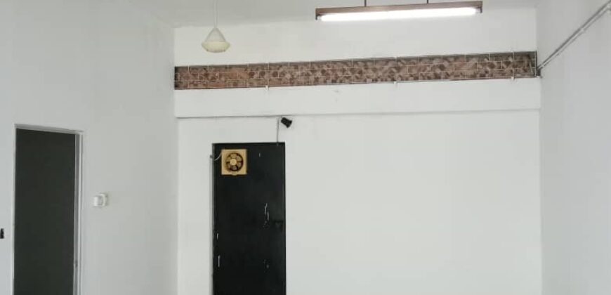 Taman Daya Shop ground floor for Rent