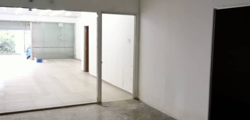 Taman Daya Shop ground floor for Rent