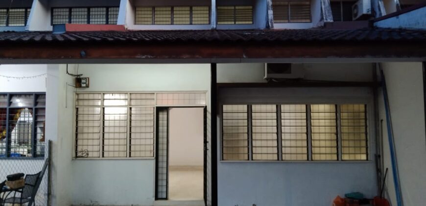 Taman Perling Single Storey Partial Furnished House for Rent