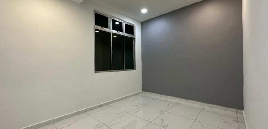 Taman Megah Ria 1.5 Storey Semi Detached house for Sale